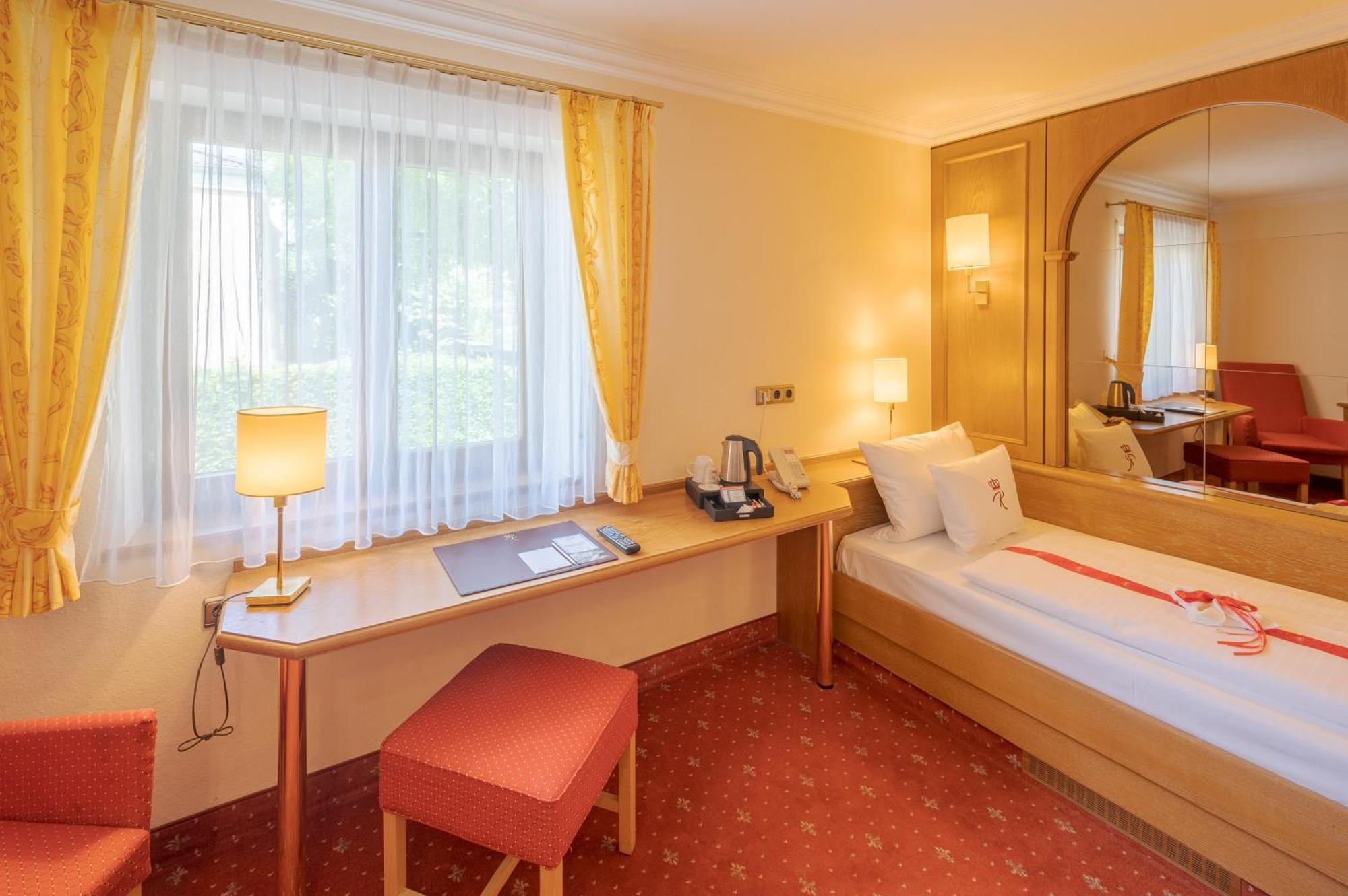 Hotel Am Schlosspark Zum Kurfuerst Oberschleißheim 외부 사진