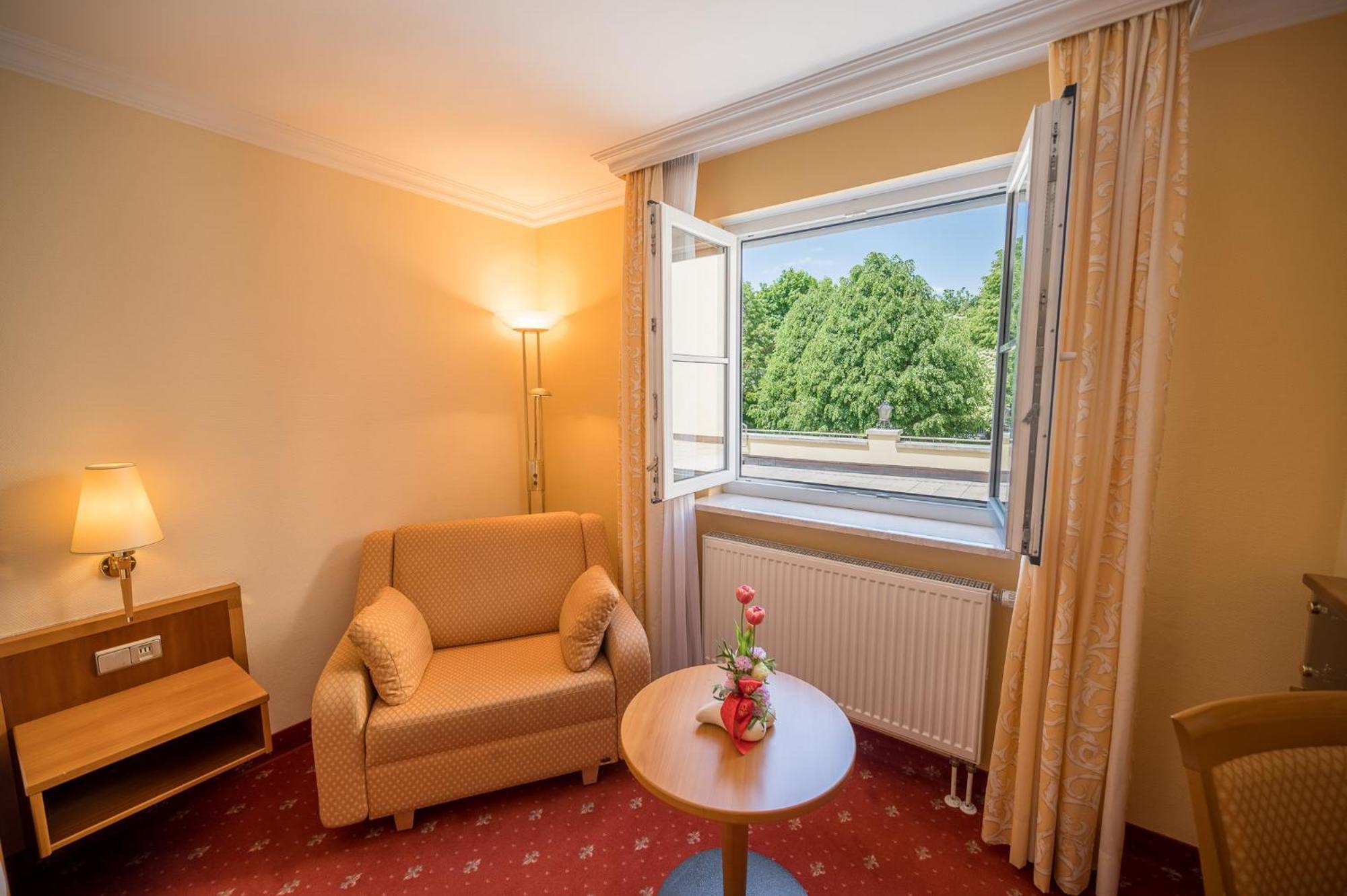Hotel Am Schlosspark Zum Kurfuerst Oberschleißheim 외부 사진